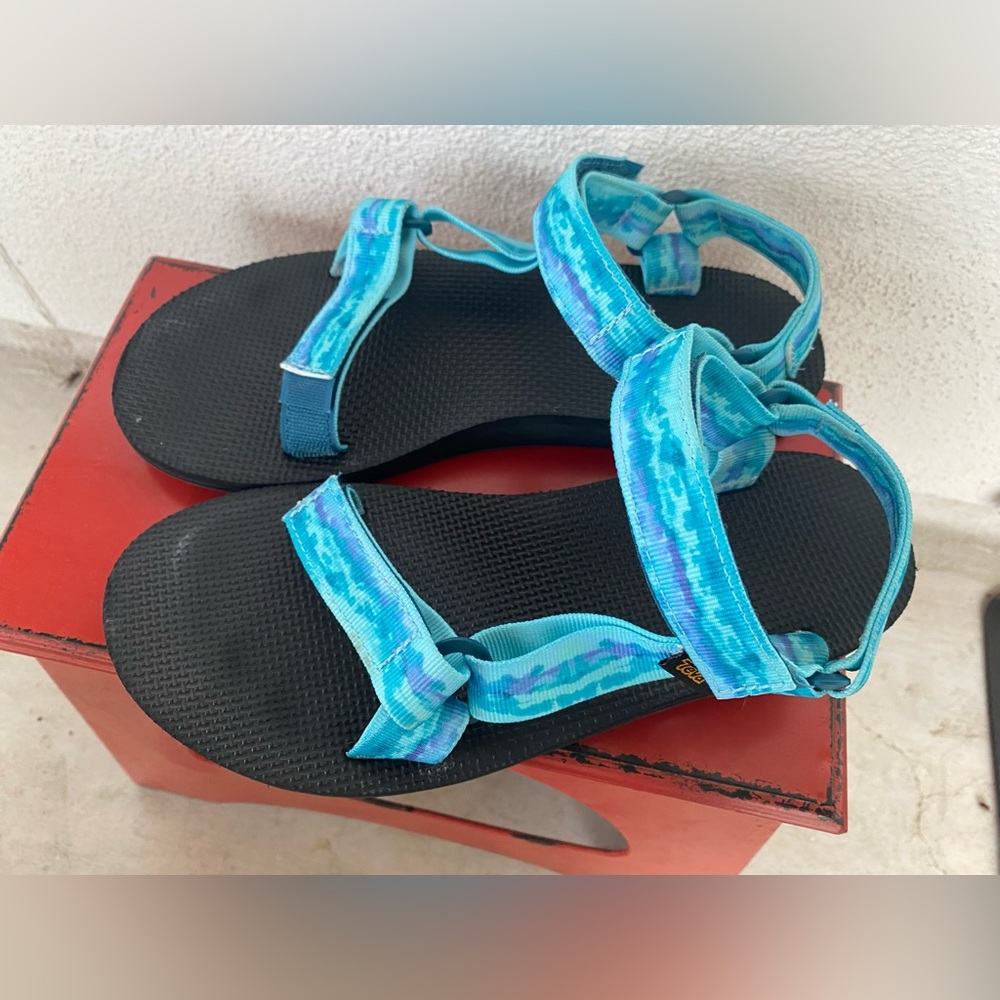 Teva Blue Tie-Dye Sandals Women’s Size 9 - Picture 2 of 8